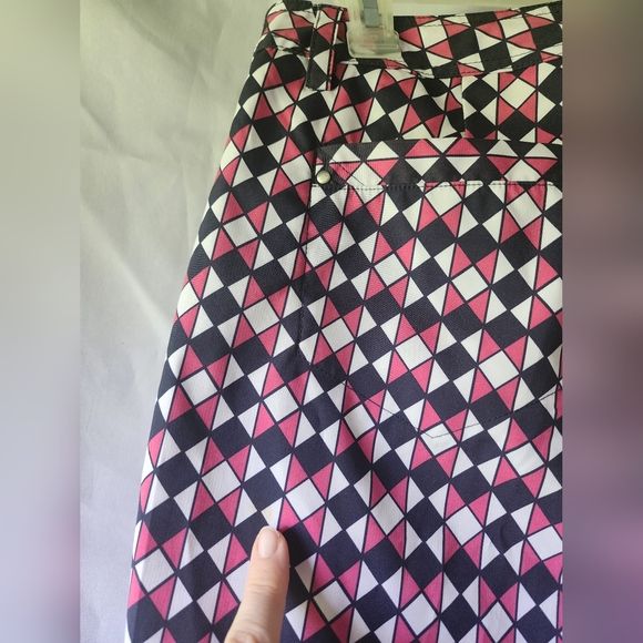 Nivo- Women's size 8- Golf Shorts- Pink, Black, White Geometric - Picture 10 of 14